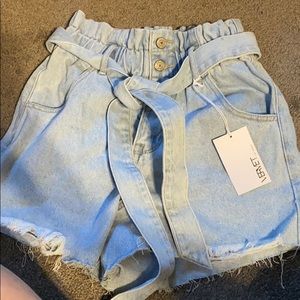 Jean shorts with tie